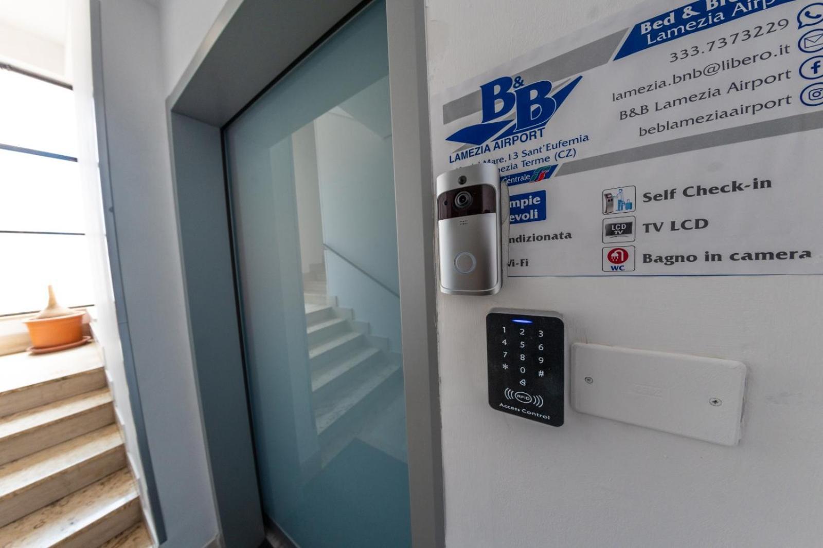 B&B Lamezia Airport Ламеция-Терме Экстерьер фото